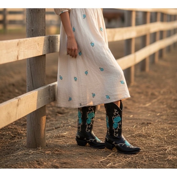 Ariat Shoes - Ariat Black Leather Turquoise Floral Embroidered Snip Toe Western Boots 7 B